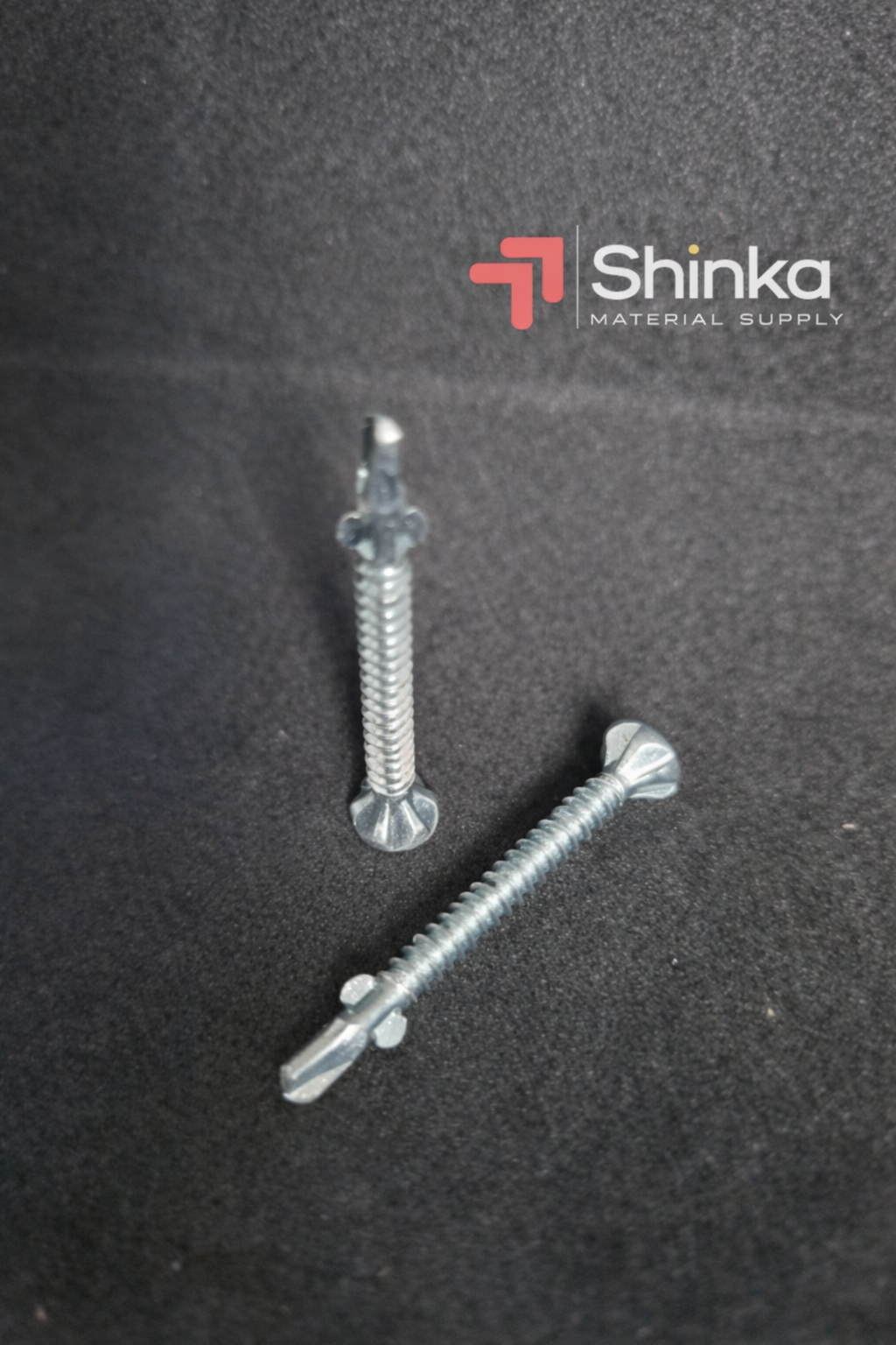 Mua vít sàn cánh 2F5 chuyên dụng bắn tấm xi măng Cemboard, mũi tự khoan đuôi cá siêu bén, chống nứt tấm hiệu quả. Shinka báo giá sỉ & lẻ tốt nhất thị trường.